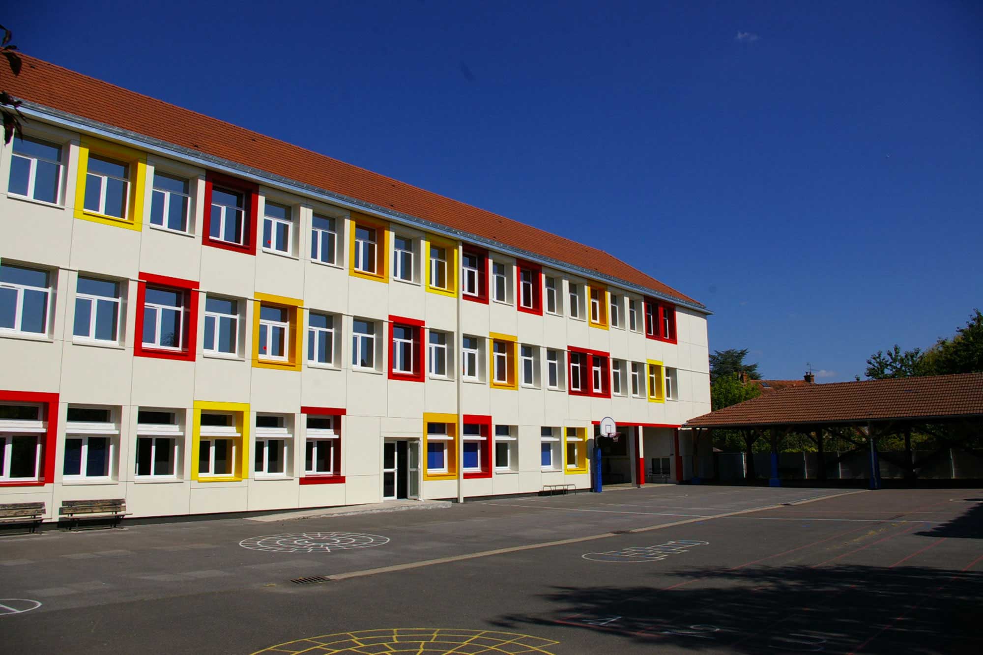 extension et réhabilitation du groupe scolaire de Maurecourt par Bancilhon architectes